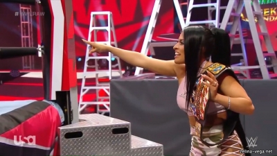 Click to view full size image
==============
zellinaraw20200427_Still836.jpg zellinaraw20200427_Still836.jpg