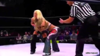 TheavsAngelinaLove_Still189.jpg