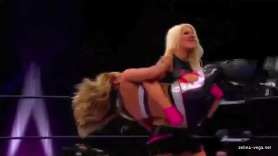 TheavsAngelinaLove_Still380.jpg